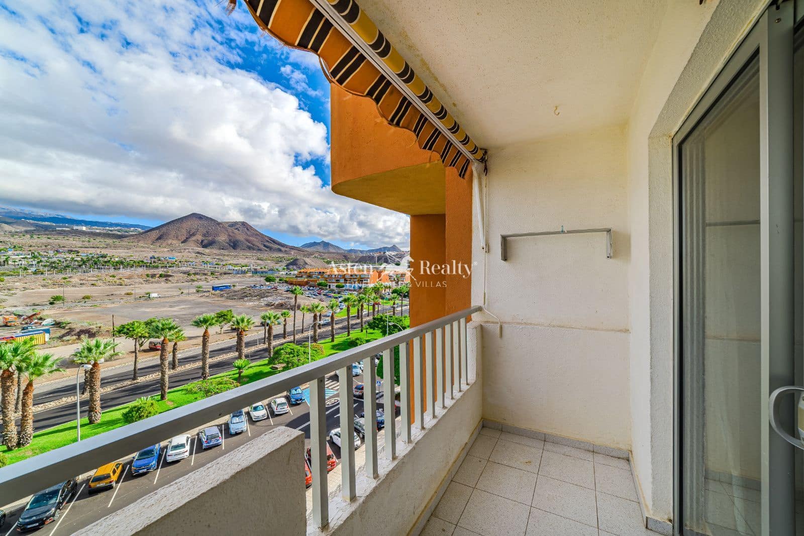 4 bedroom Flat for sale in Los Cristianos - € 430,000 (Ref: 9388524)