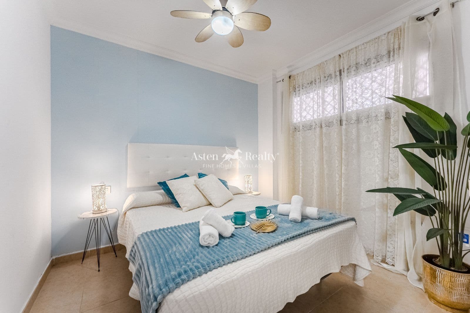 2 slaapkamer Flat te koop in Playa San Juan met garage - € 375.000 (Ref: 9388772)