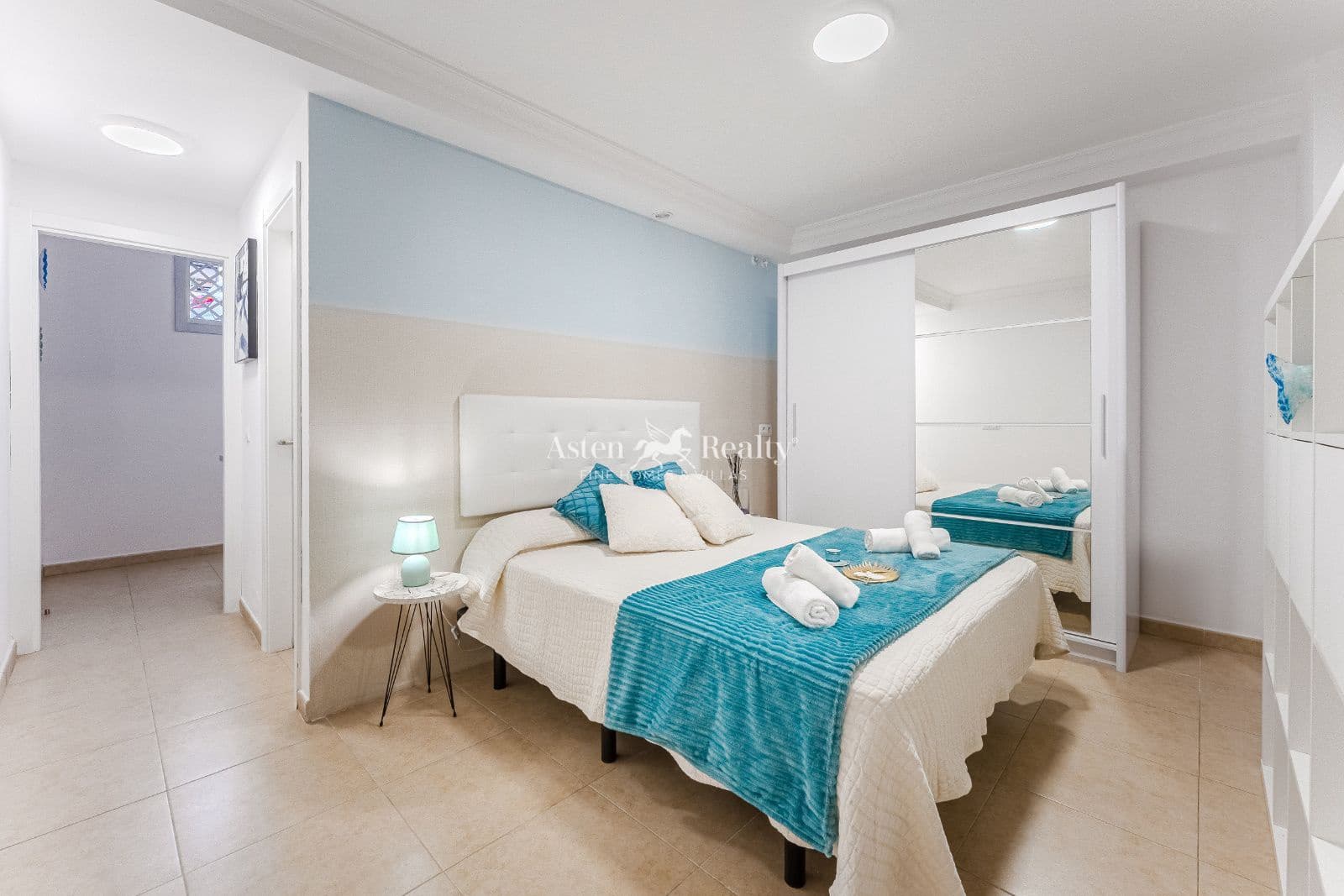 2 slaapkamer Flat te koop in Playa San Juan met garage - € 375.000 (Ref: 9388772)