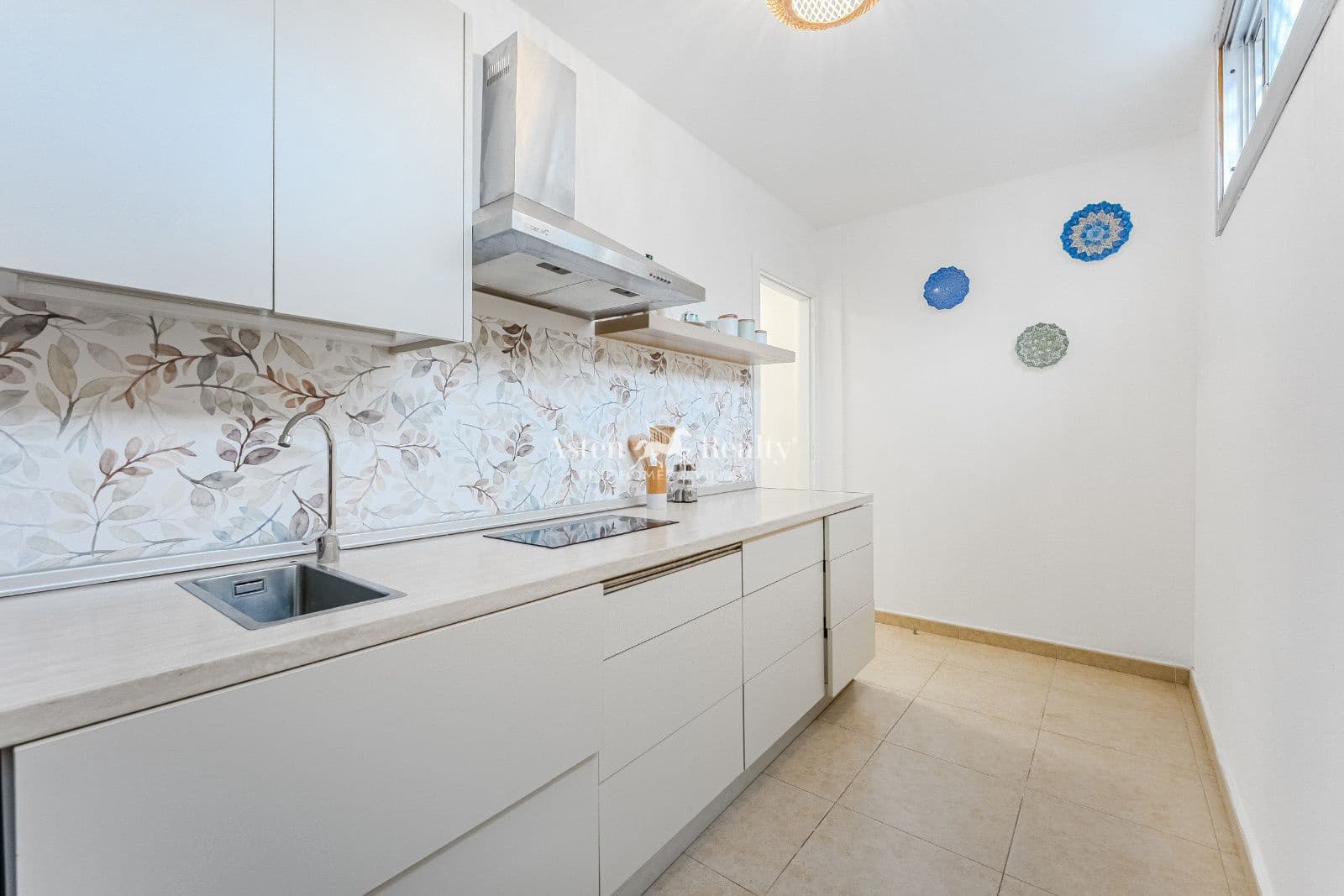 2 slaapkamer Flat te koop in Playa San Juan met garage - € 375.000 (Ref: 9388772)