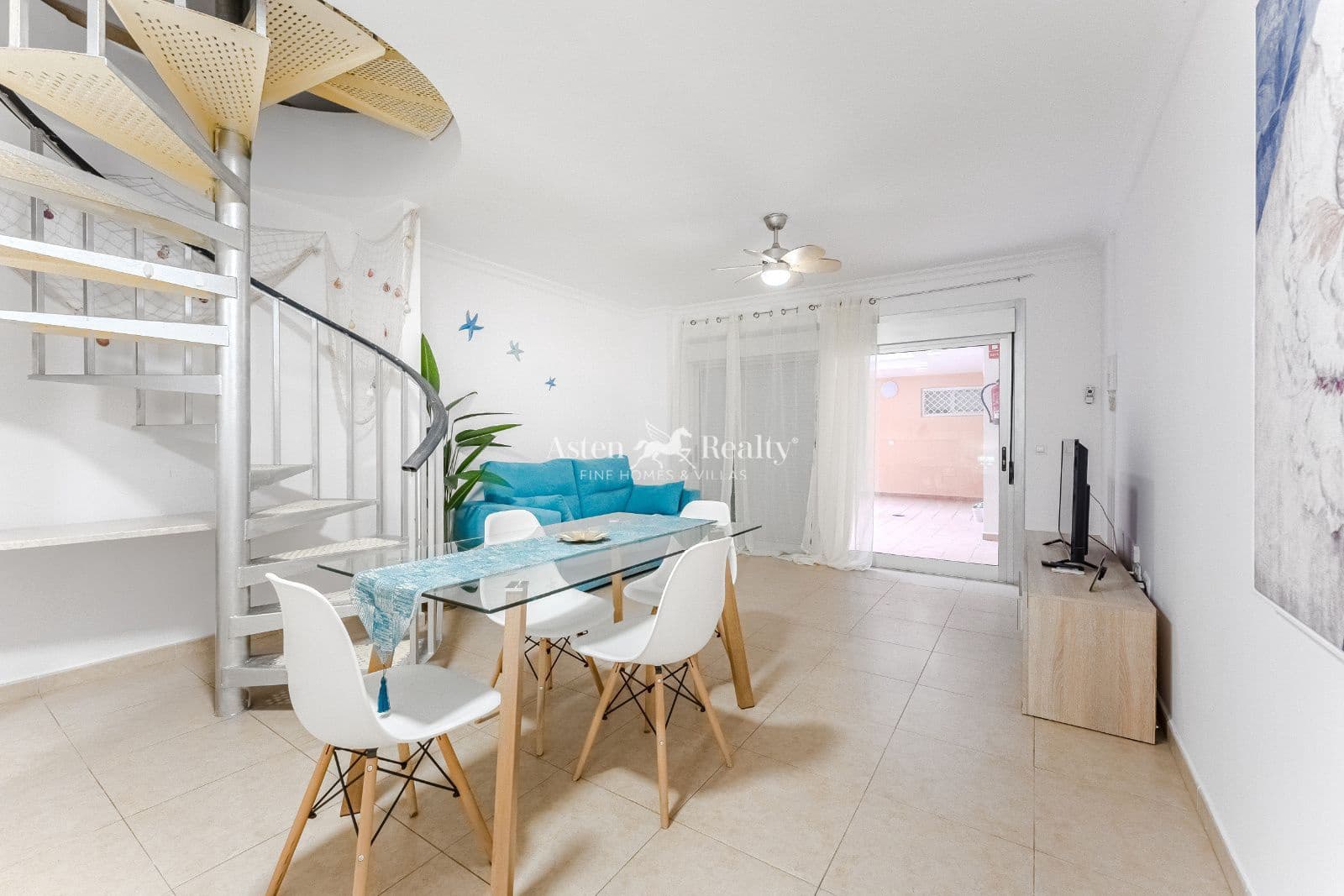2 slaapkamer Flat te koop in Playa San Juan met garage - € 375.000 (Ref: 9388772)