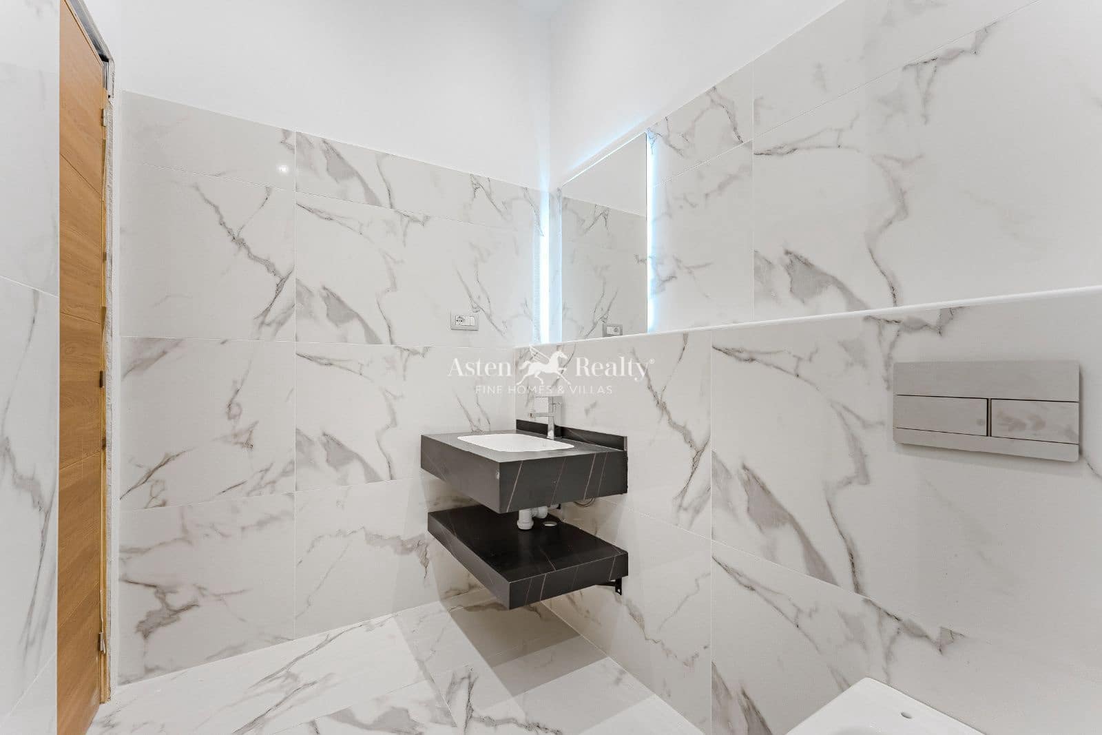 2 makuuhuone Asunto myytävänä paikassa Adeje - 248 000 € (Ref: 9395439)