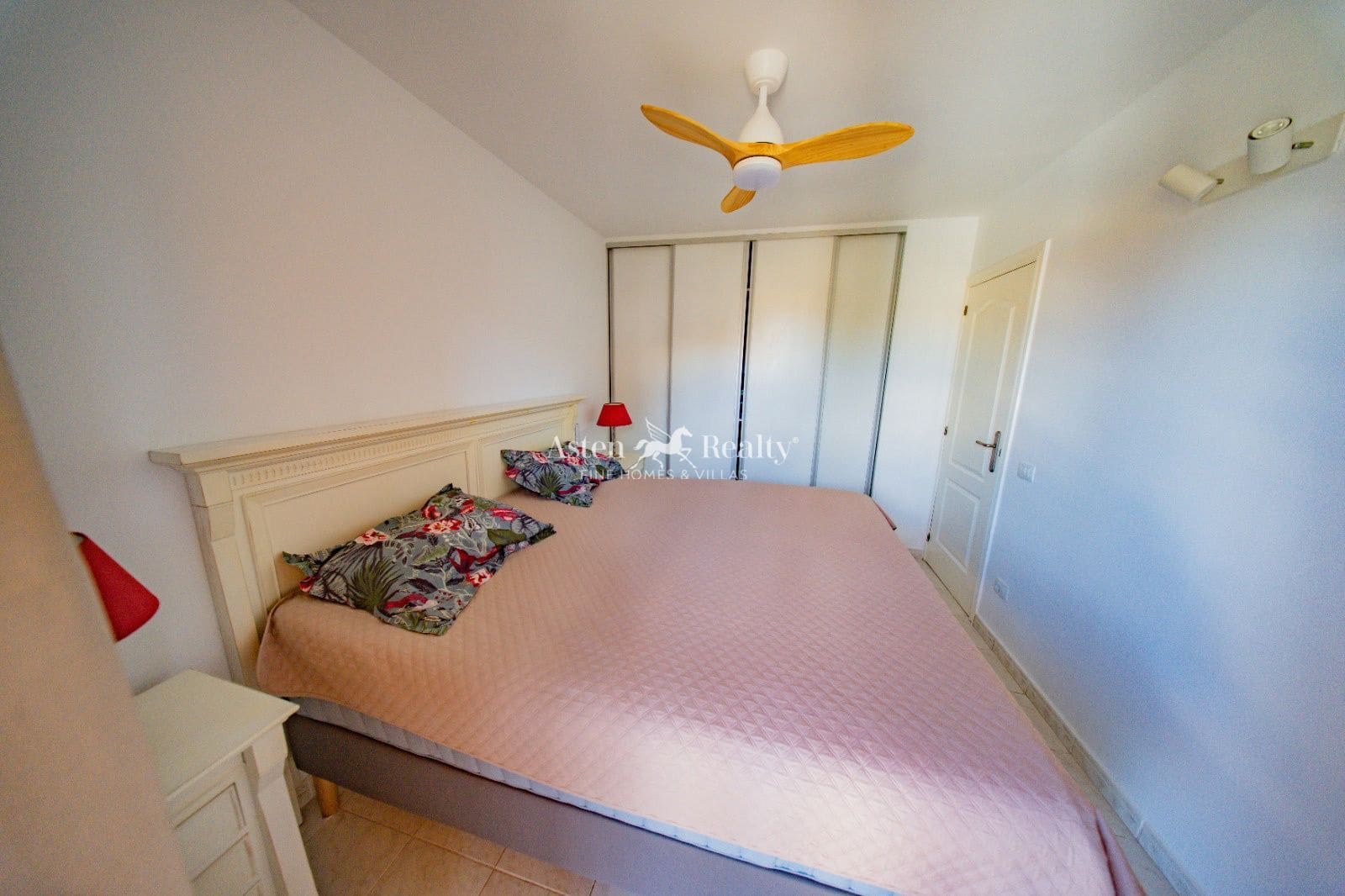 2 makuuhuone Asunto myytävänä paikassa Callao Salvaje mukana uima-altaan - 295 000 € (Ref: 9405900)