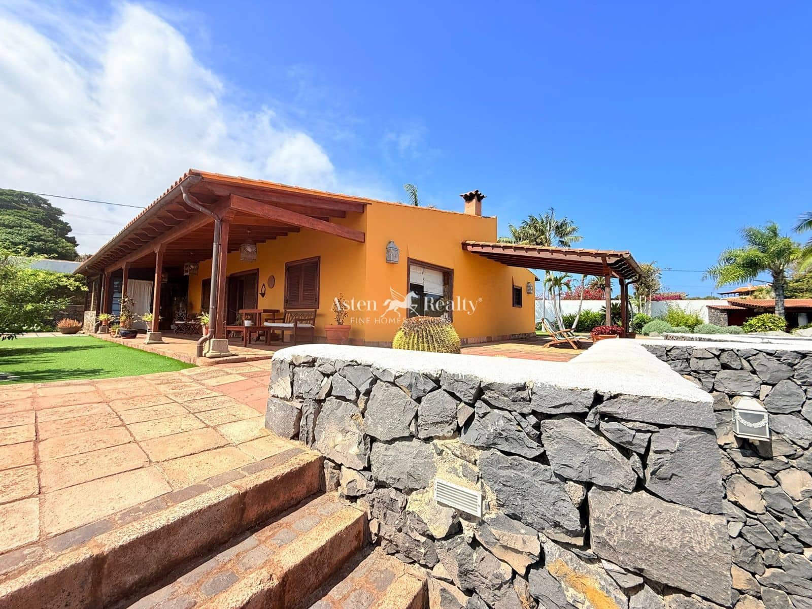 2 slaapkamer Huis te koop in San Cristobal de La Laguna met zwembad garage - € 2.250.000 (Ref: 9413201)