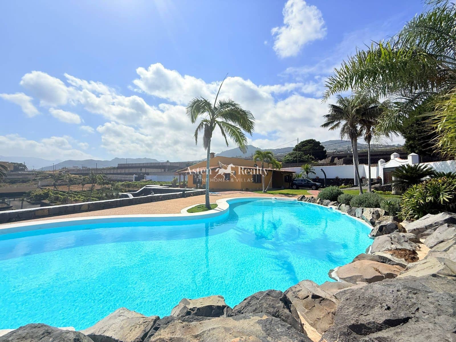 2 slaapkamer Huis te koop in San Cristobal de La Laguna met zwembad garage - € 2.250.000 (Ref: 9413201)