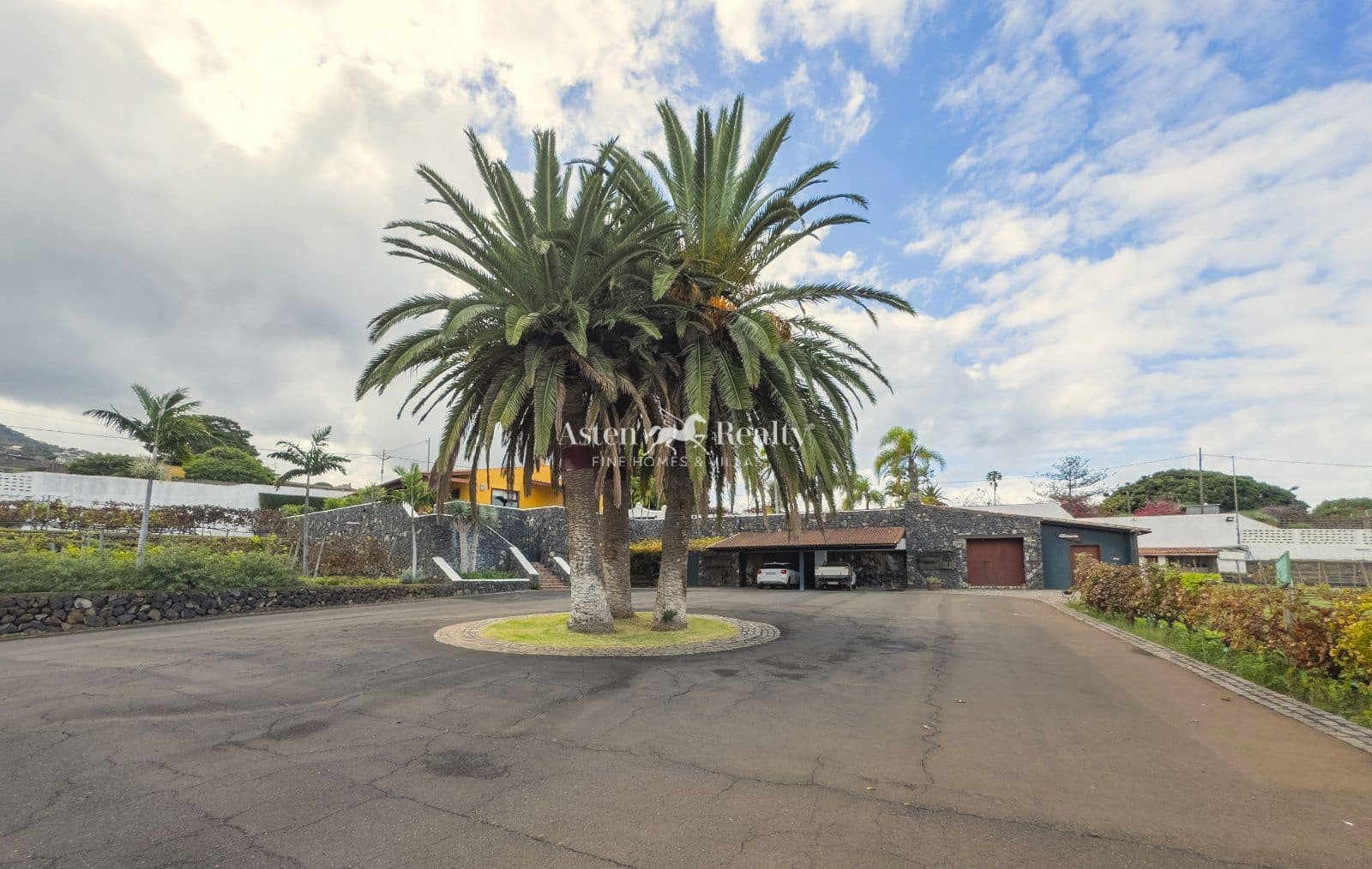 2 slaapkamer Huis te koop in San Cristobal de La Laguna met zwembad garage - € 2.250.000 (Ref: 9413201)