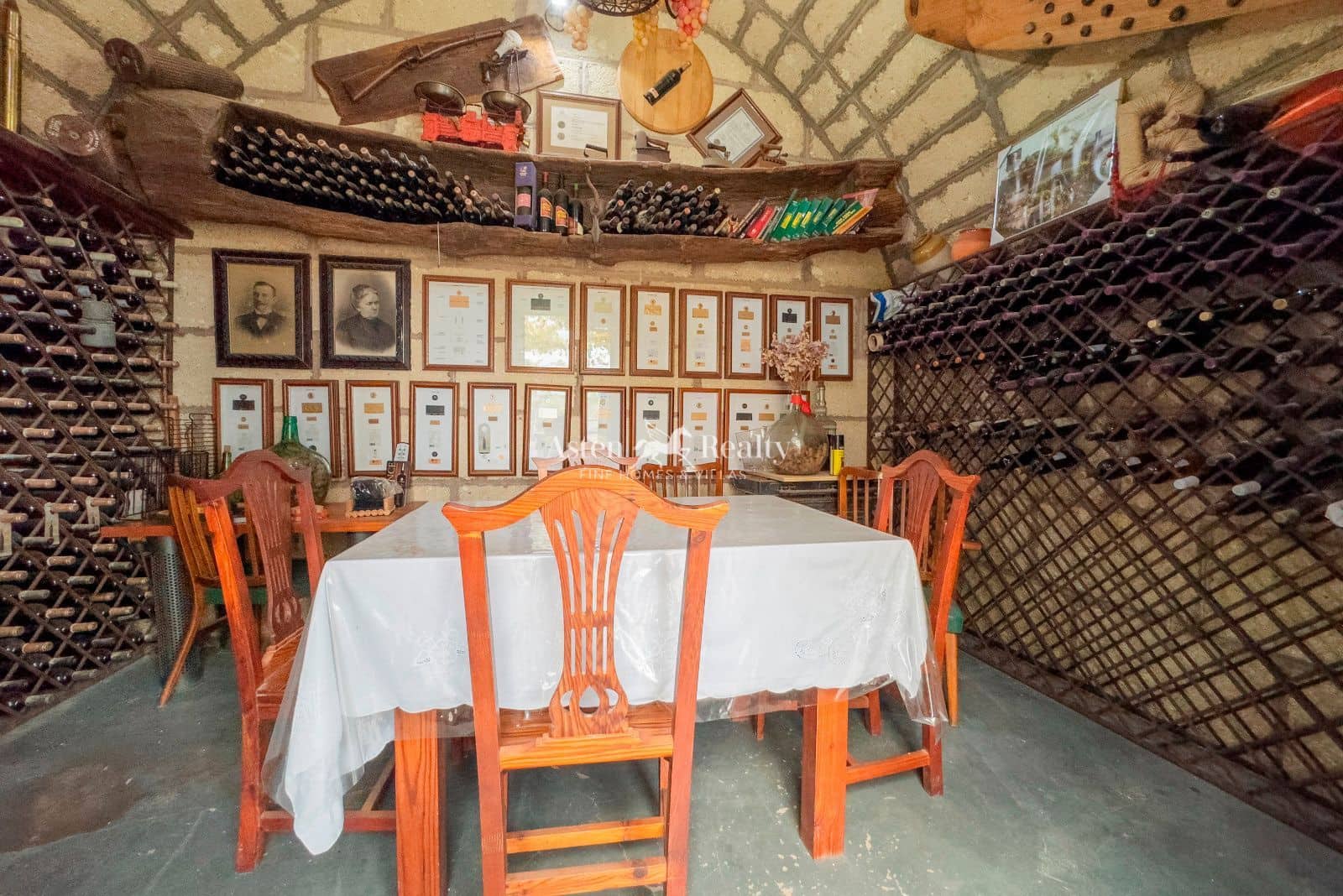 2 slaapkamer Huis te koop in San Cristobal de La Laguna met zwembad garage - € 2.250.000 (Ref: 9413201)