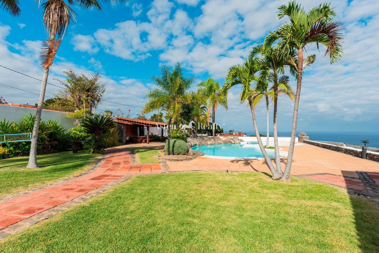 2 slaapkamer Huis te koop in San Cristobal de La Laguna met zwembad garage - € 2.250.000 (Ref: 9413201)