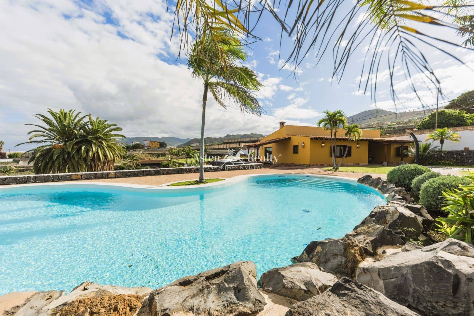 2 slaapkamer Huis te koop in San Cristobal de La Laguna met zwembad garage - € 2.250.000 (Ref: 9413201)