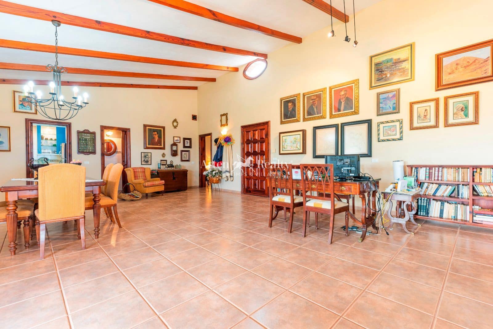 2 slaapkamer Huis te koop in San Cristobal de La Laguna met zwembad garage - € 2.250.000 (Ref: 9413201)