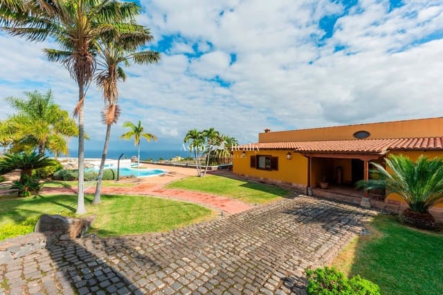 2 bedroom Townhouse for sale in San Cristóbal de La Laguna with pool garage - € 2,250,000 (Ref: 9413201)