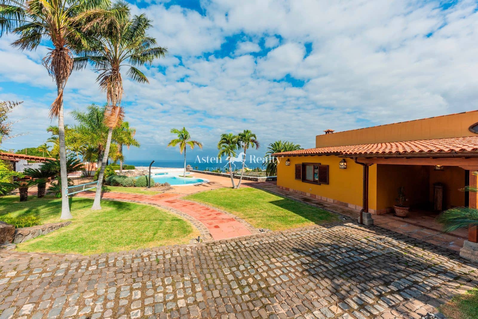 2 slaapkamer Huis te koop in San Cristobal de La Laguna met zwembad garage - € 2.250.000 (Ref: 9413201)