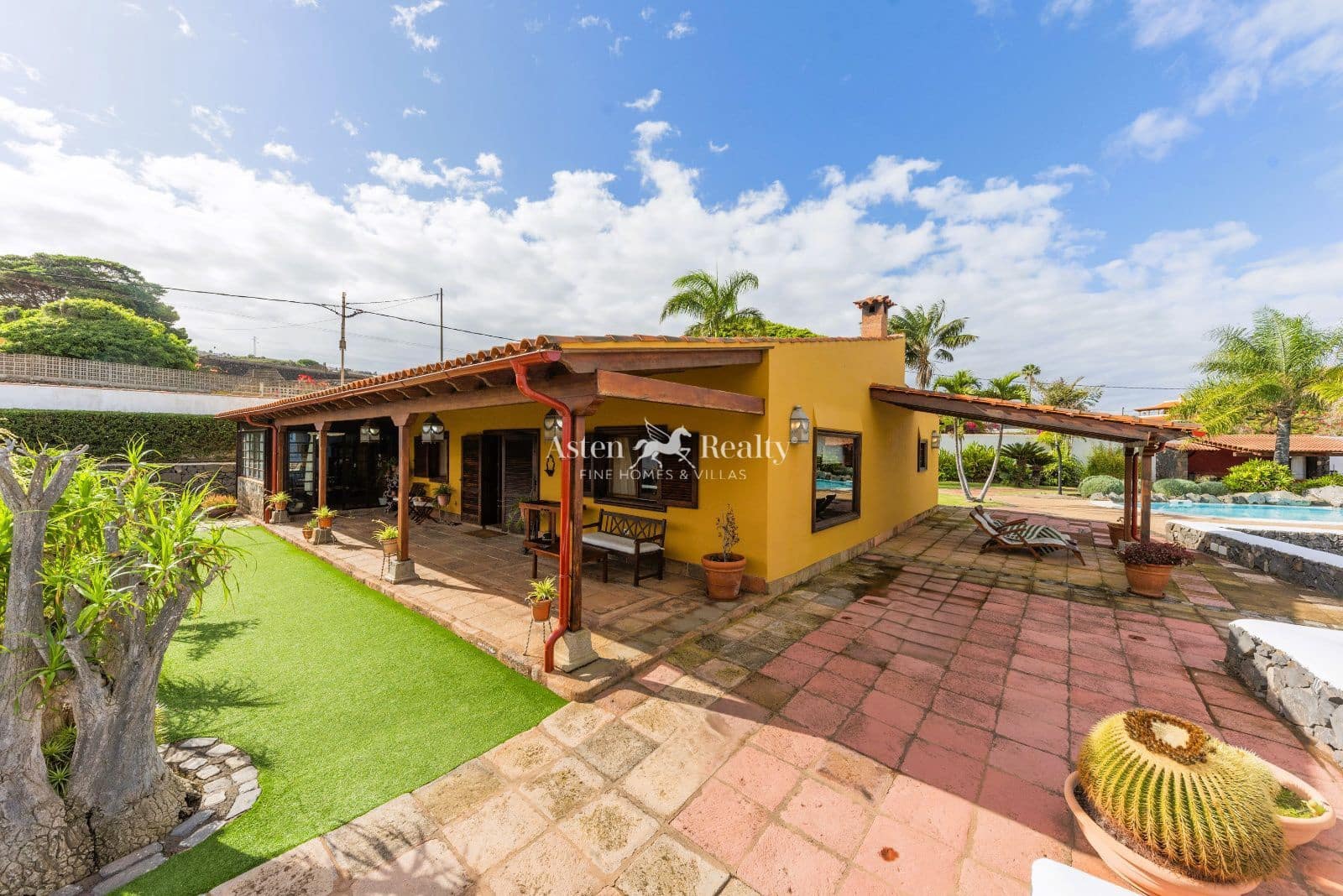 2 slaapkamer Huis te koop in San Cristobal de La Laguna met zwembad garage - € 2.250.000 (Ref: 9413201)