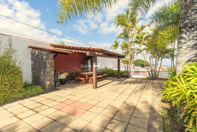 2 bedroom Townhouse for sale in San Cristóbal de La Laguna with pool garage - € 2,250,000 (Ref: 9413201)