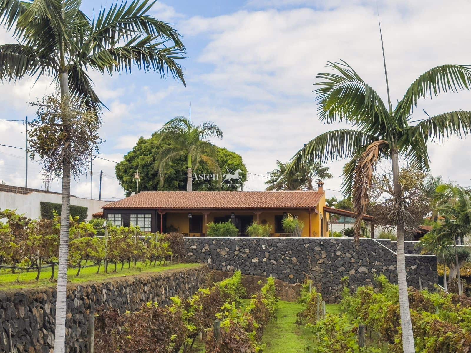 2 slaapkamer Huis te koop in San Cristobal de La Laguna met zwembad garage - € 2.250.000 (Ref: 9413201)