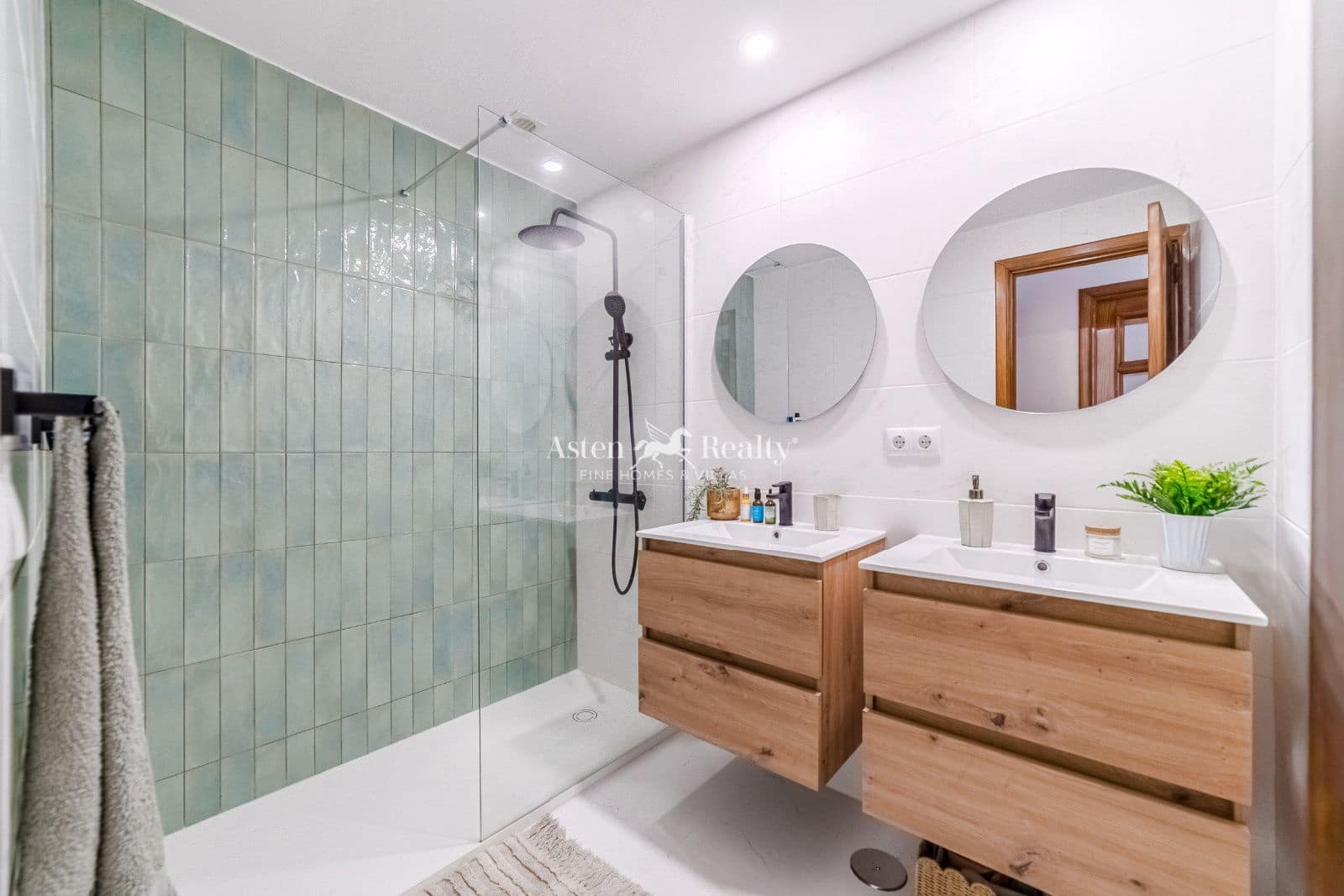 1 sypialnia Mieszkanie na sprzedaż w Playa Paraiso z basenem - 265 000 € (Ref: 9417586)