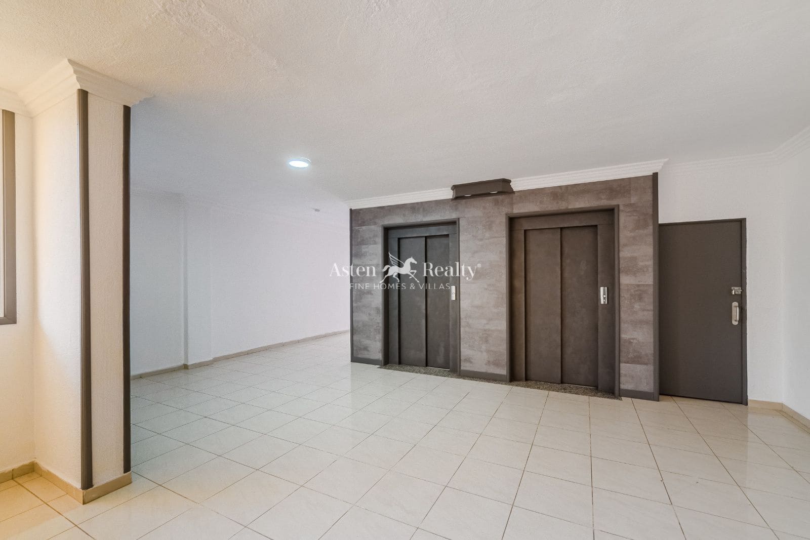 1 soverom Leilighet til salgs i Playa Paraiso med svømmebasseng - € 178 500 (Ref: 9417587)