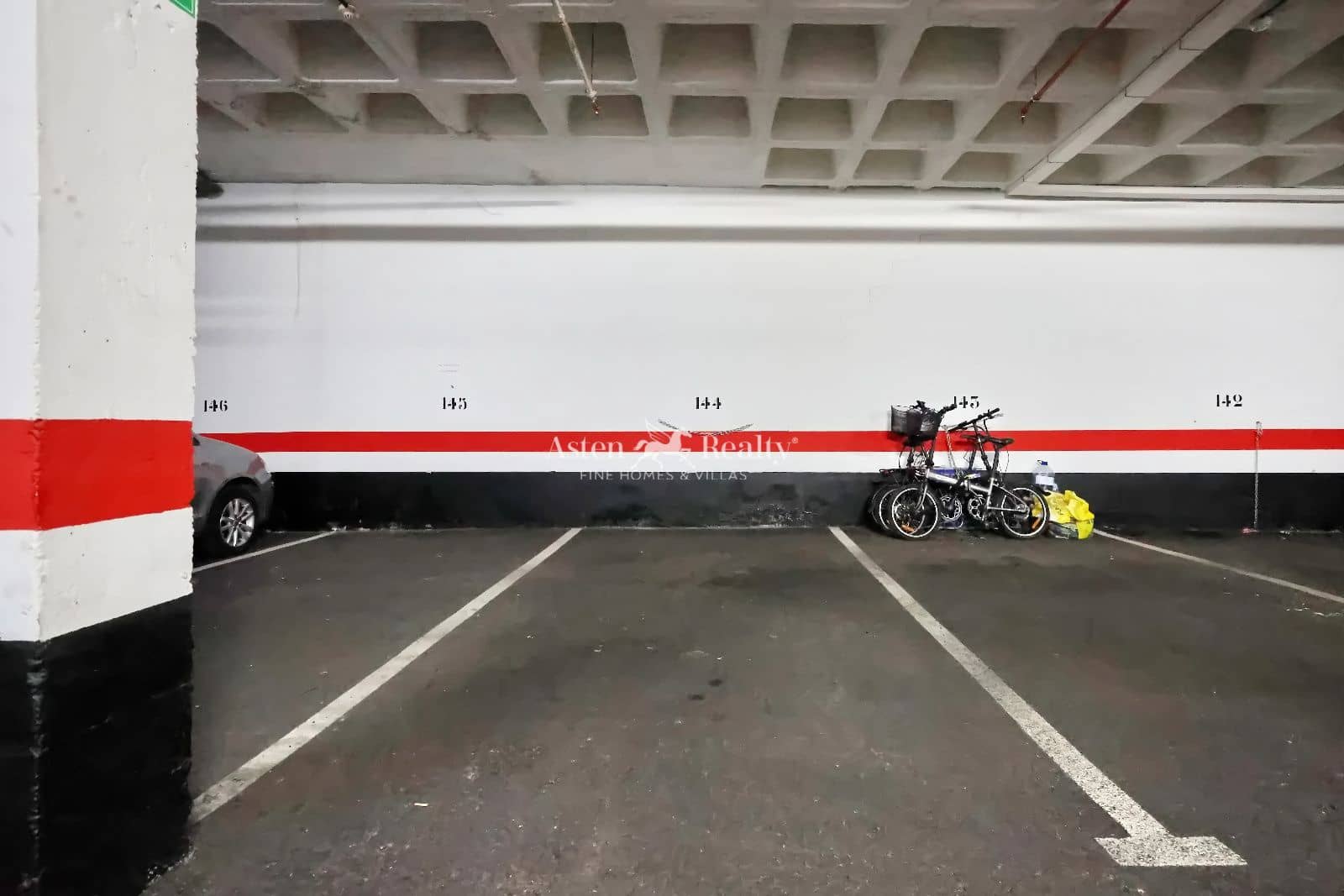 1 slaapkamer Flat te koop in Los Cristianos met zwembad garage - € 285.000 (Ref: 9426235)