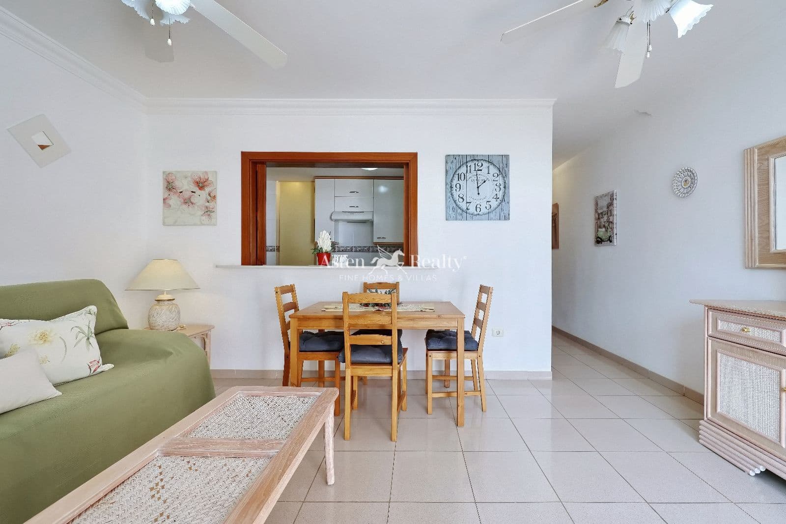 1 slaapkamer Flat te koop in Los Cristianos met zwembad garage - € 285.000 (Ref: 9426235)