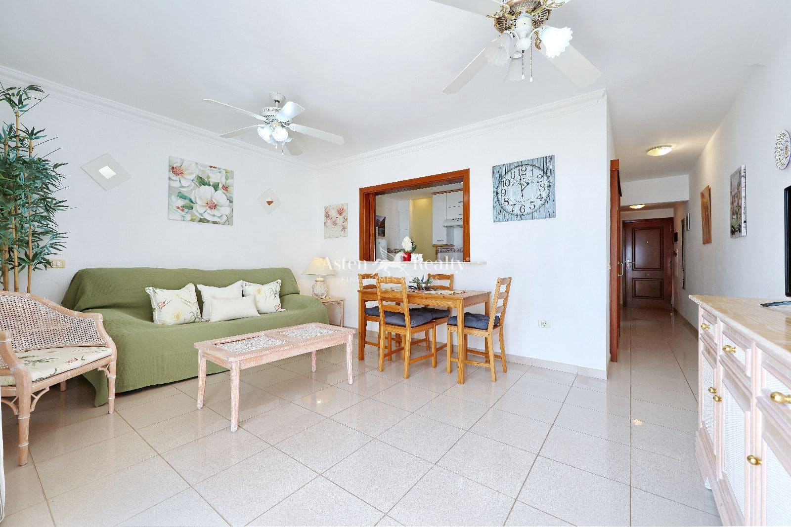 1 slaapkamer Flat te koop in Los Cristianos met zwembad garage - € 285.000 (Ref: 9426235)