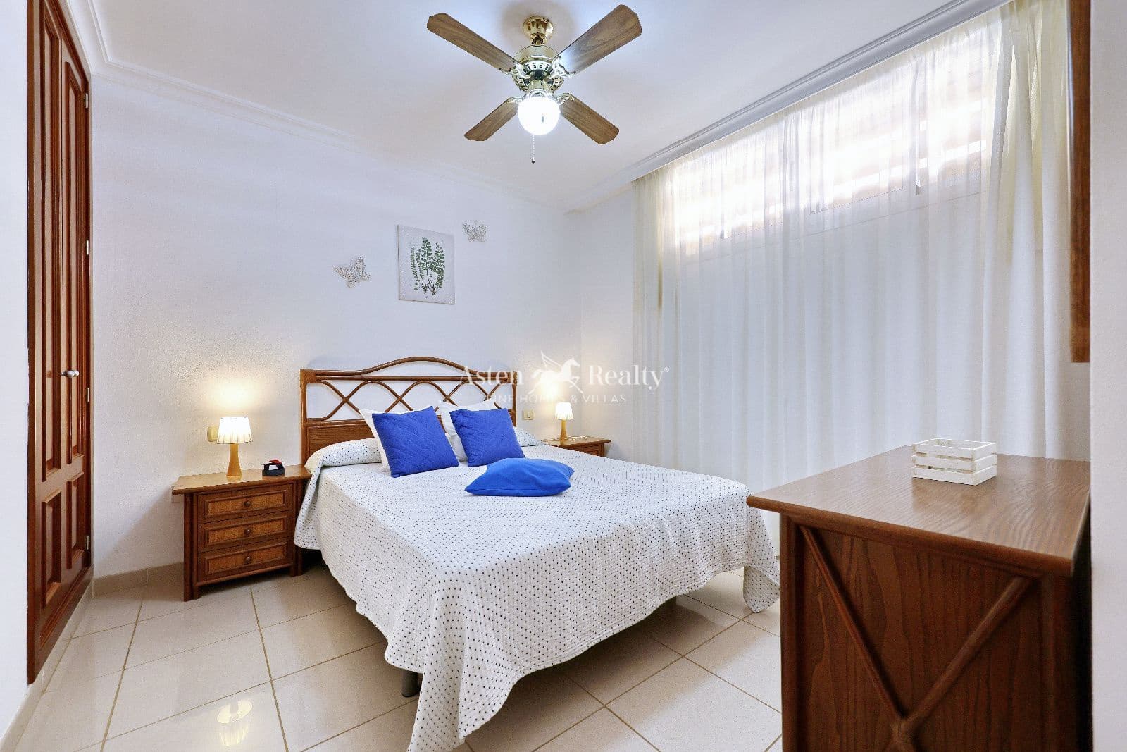 1 slaapkamer Flat te koop in Los Cristianos met zwembad garage - € 285.000 (Ref: 9426235)