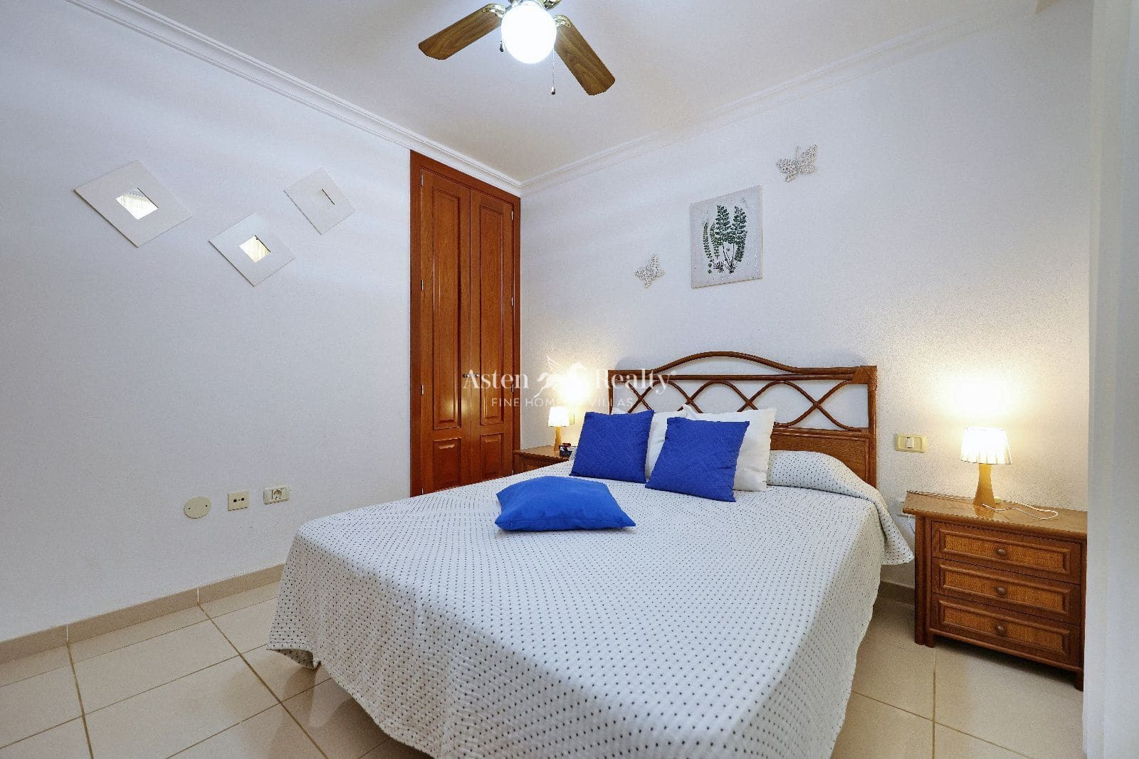 1 slaapkamer Flat te koop in Los Cristianos met zwembad garage - € 285.000 (Ref: 9426235)