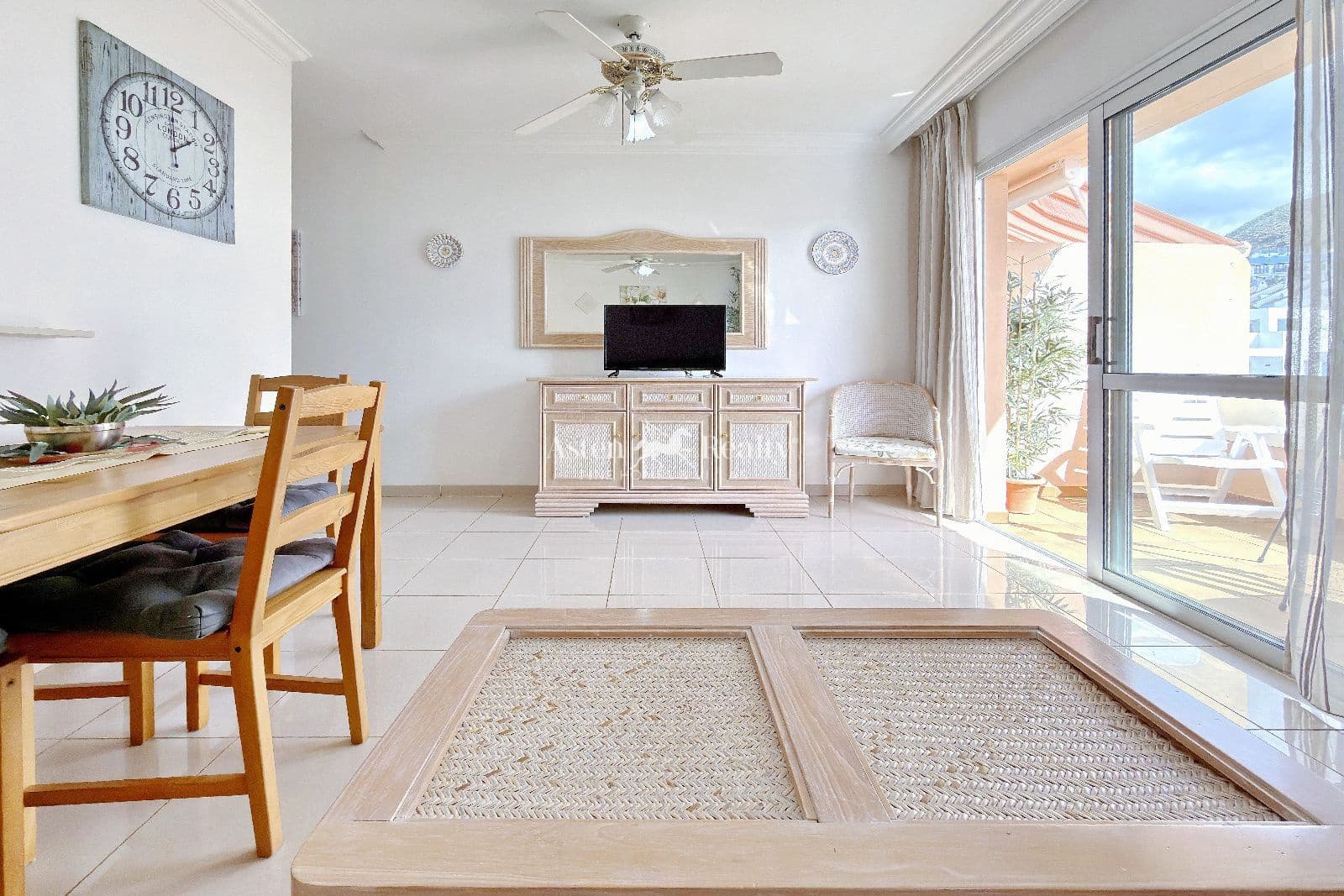 1 slaapkamer Flat te koop in Los Cristianos met zwembad garage - € 285.000 (Ref: 9426235)