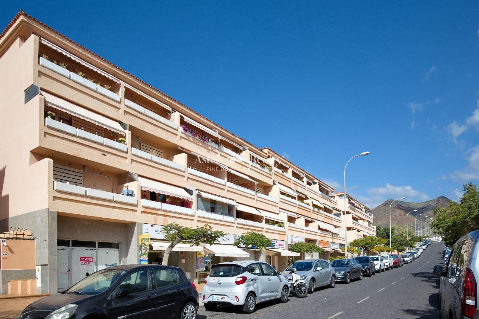 1 slaapkamer Flat te koop in Los Cristianos met zwembad garage - € 285.000 (Ref: 9426235)