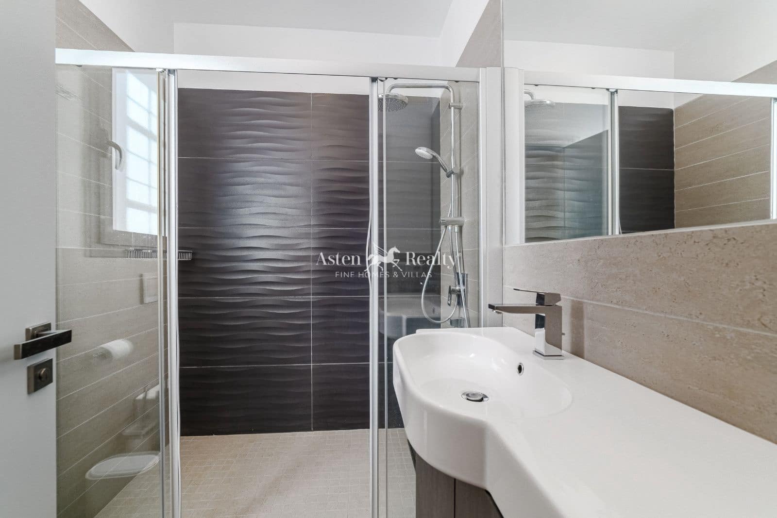 5 sovrum Hus till salu i Torviscas med pool garage - 2 950 000 € (Ref: 9426706)