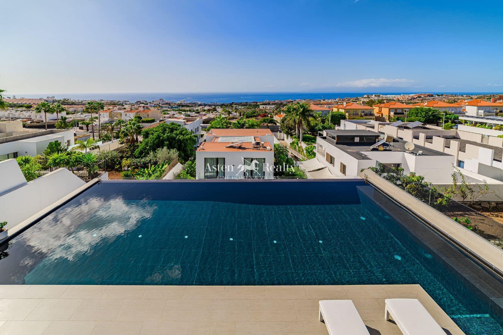 5 sovrum Hus till salu i Torviscas med pool garage - 2 950 000 € (Ref: 9426706)