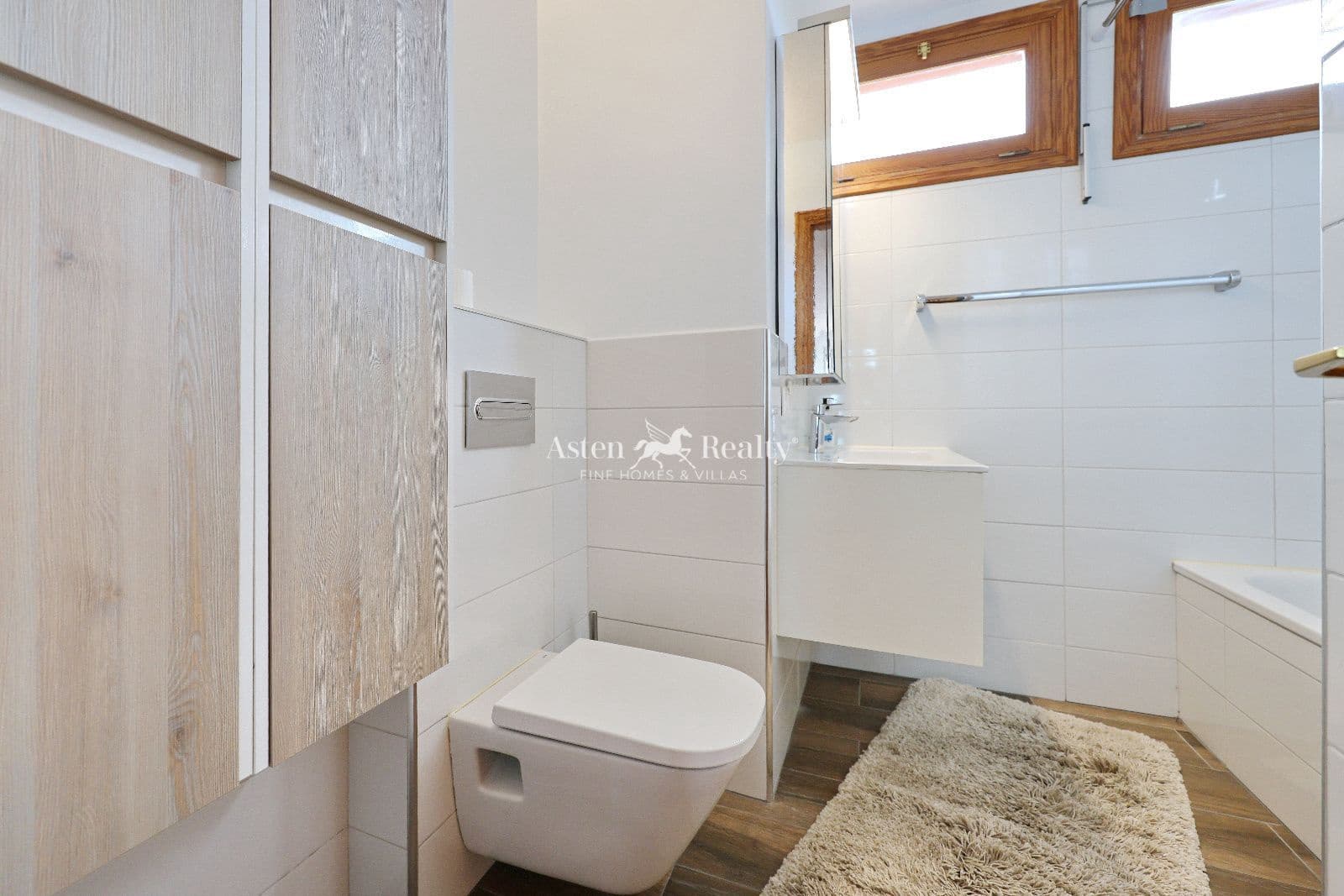 27 bedroom Restaurant/Bar for sale in Chayofa with garage - € 3,500,000 (Ref: 9432743)