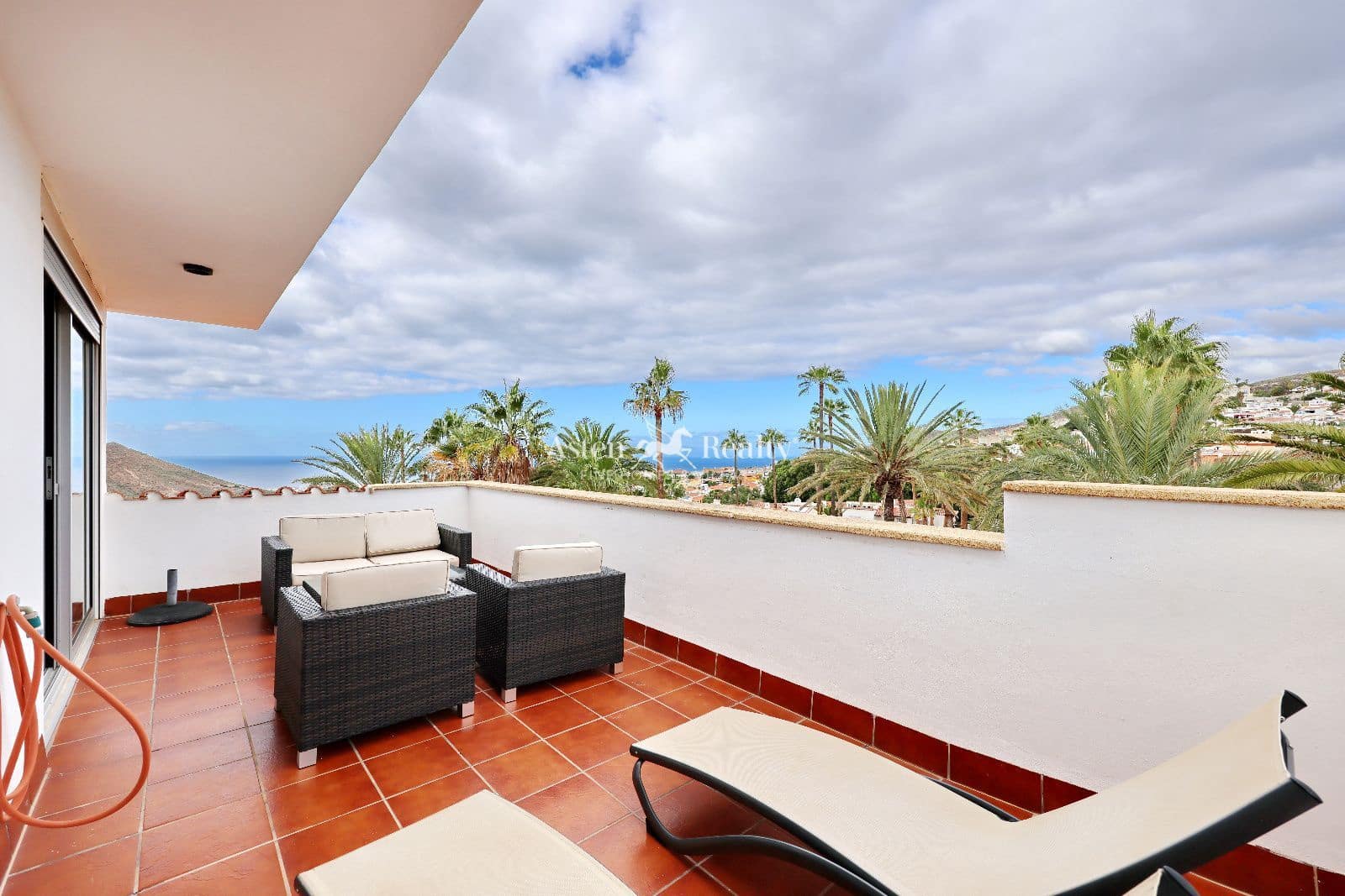 27 bedroom Restaurant/Bar for sale in Chayofa with garage - € 3,500,000 (Ref: 9432743)