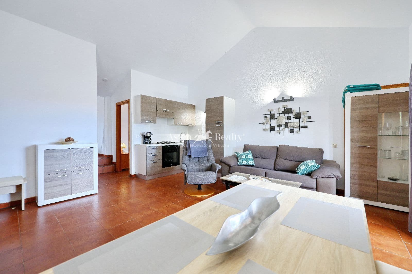 27 bedroom Restaurant/Bar for sale in Chayofa with garage - € 3,500,000 (Ref: 9432743)