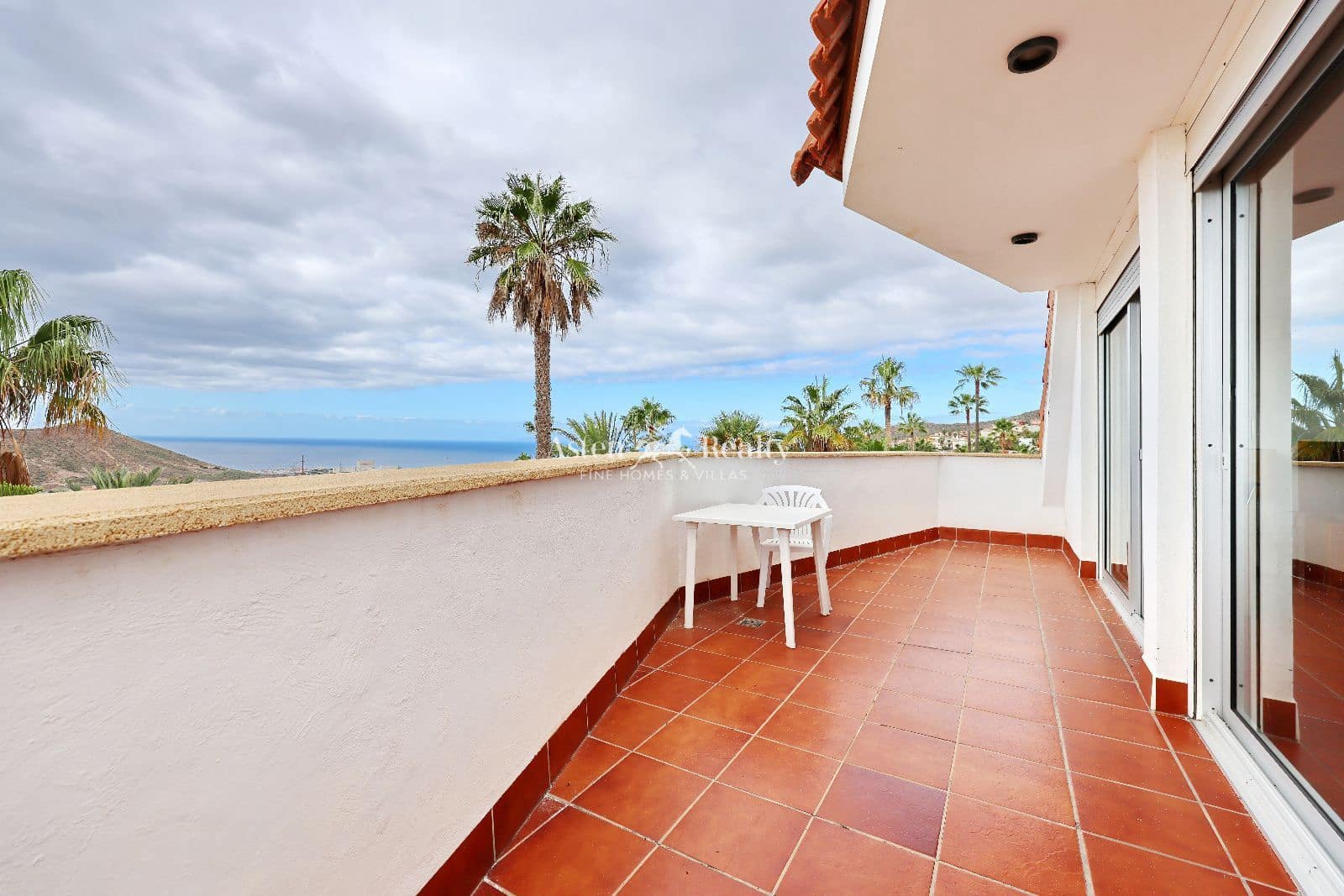 27 bedroom Restaurant/Bar for sale in Chayofa with garage - € 3,500,000 (Ref: 9432743)