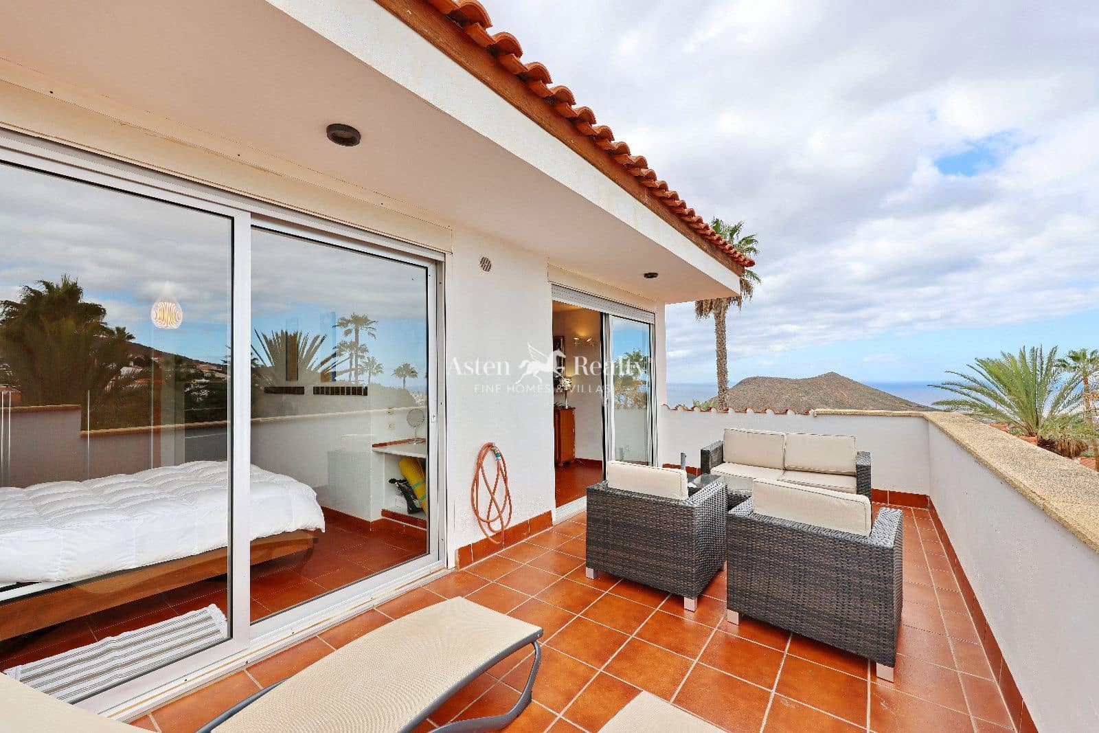 27 bedroom Restaurant/Bar for sale in Chayofa with garage - € 3,500,000 (Ref: 9432743)