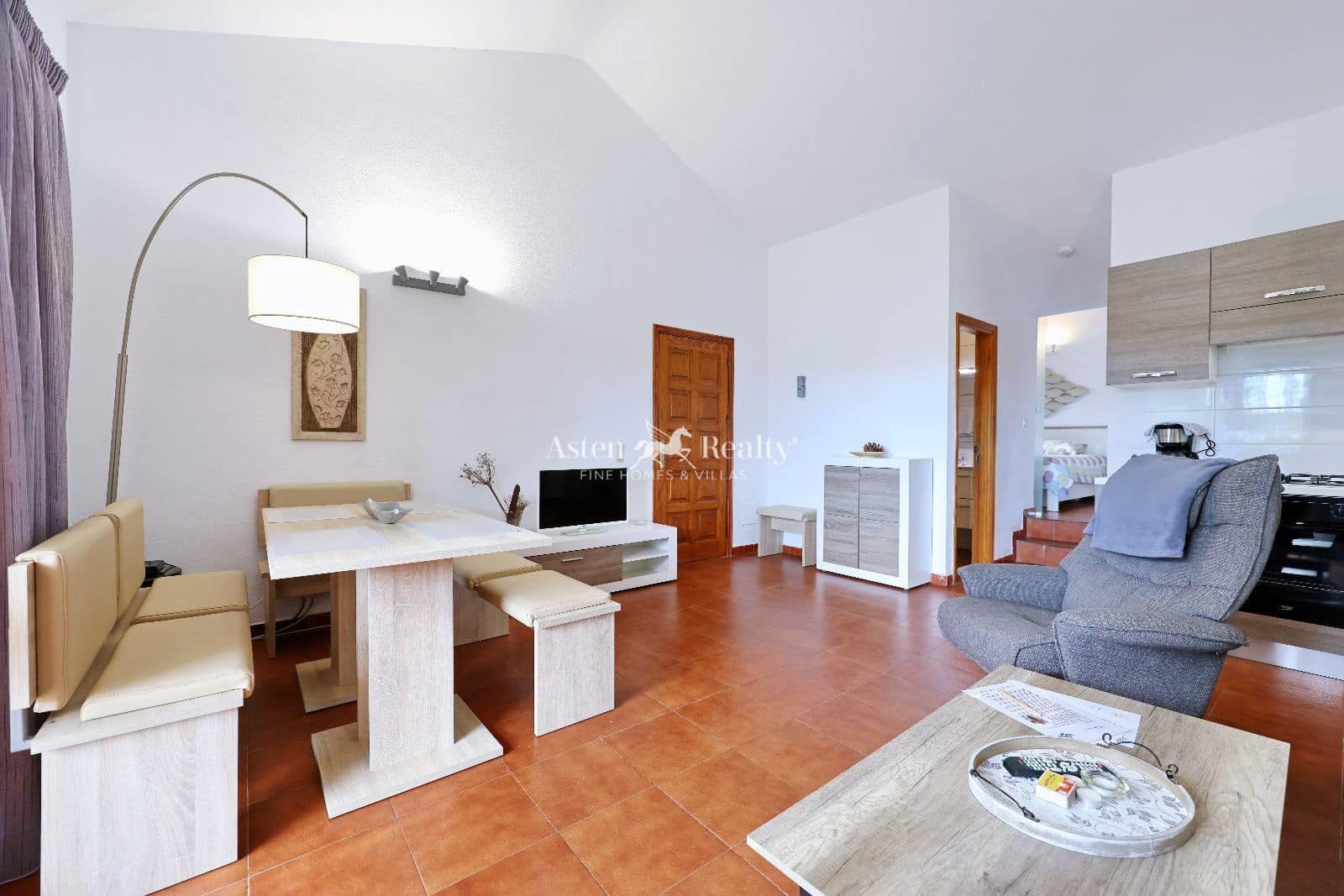 27 bedroom Restaurant/Bar for sale in Chayofa with garage - € 3,500,000 (Ref: 9432743)