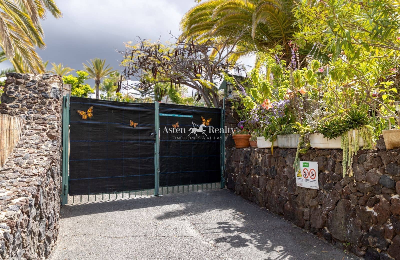 27 bedroom Restaurant/Bar for sale in Chayofa with garage - € 3,500,000 (Ref: 9432743)