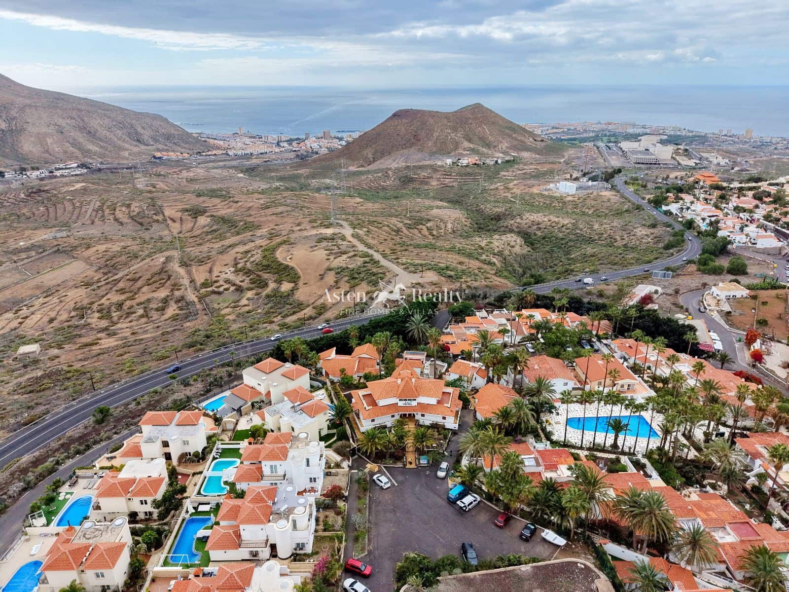 27 bedroom Restaurant/Bar for sale in Chayofa with garage - € 3,500,000 (Ref: 9432743)