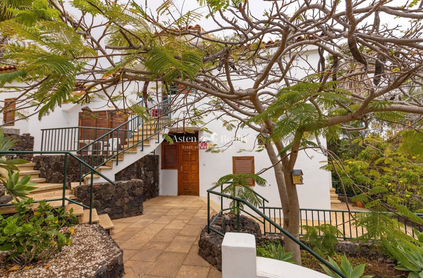 27 bedroom Restaurant/Bar for sale in Chayofa with garage - € 3,500,000 (Ref: 9432743)