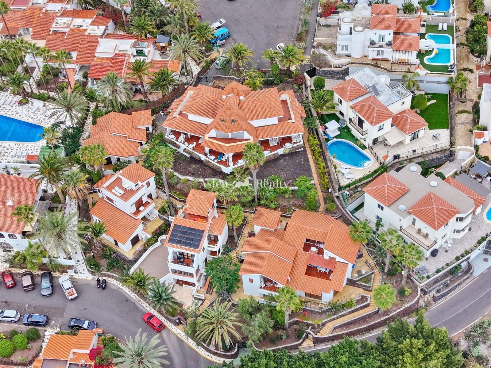 27 bedroom Restaurant/Bar for sale in Chayofa with garage - € 3,500,000 (Ref: 9432743)