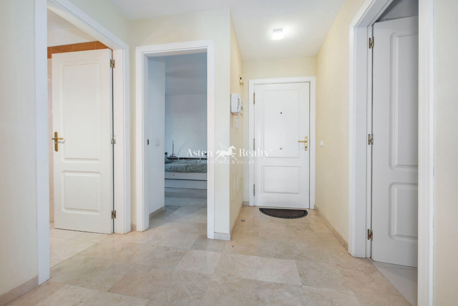 2 slaapkamer Flat te koop in Palm-Mar met zwembad garage - € 359.000 (Ref: 9436314)