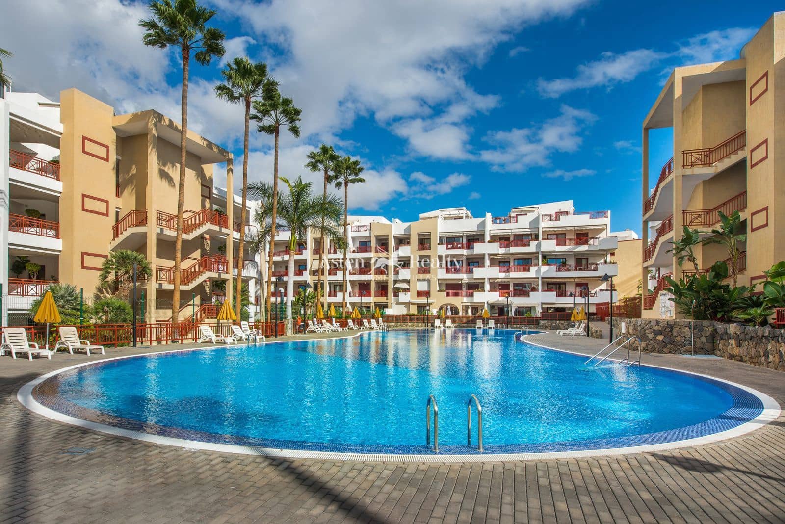 2 slaapkamer Flat te koop in Palm-Mar met zwembad garage - € 359.000 (Ref: 9436314)