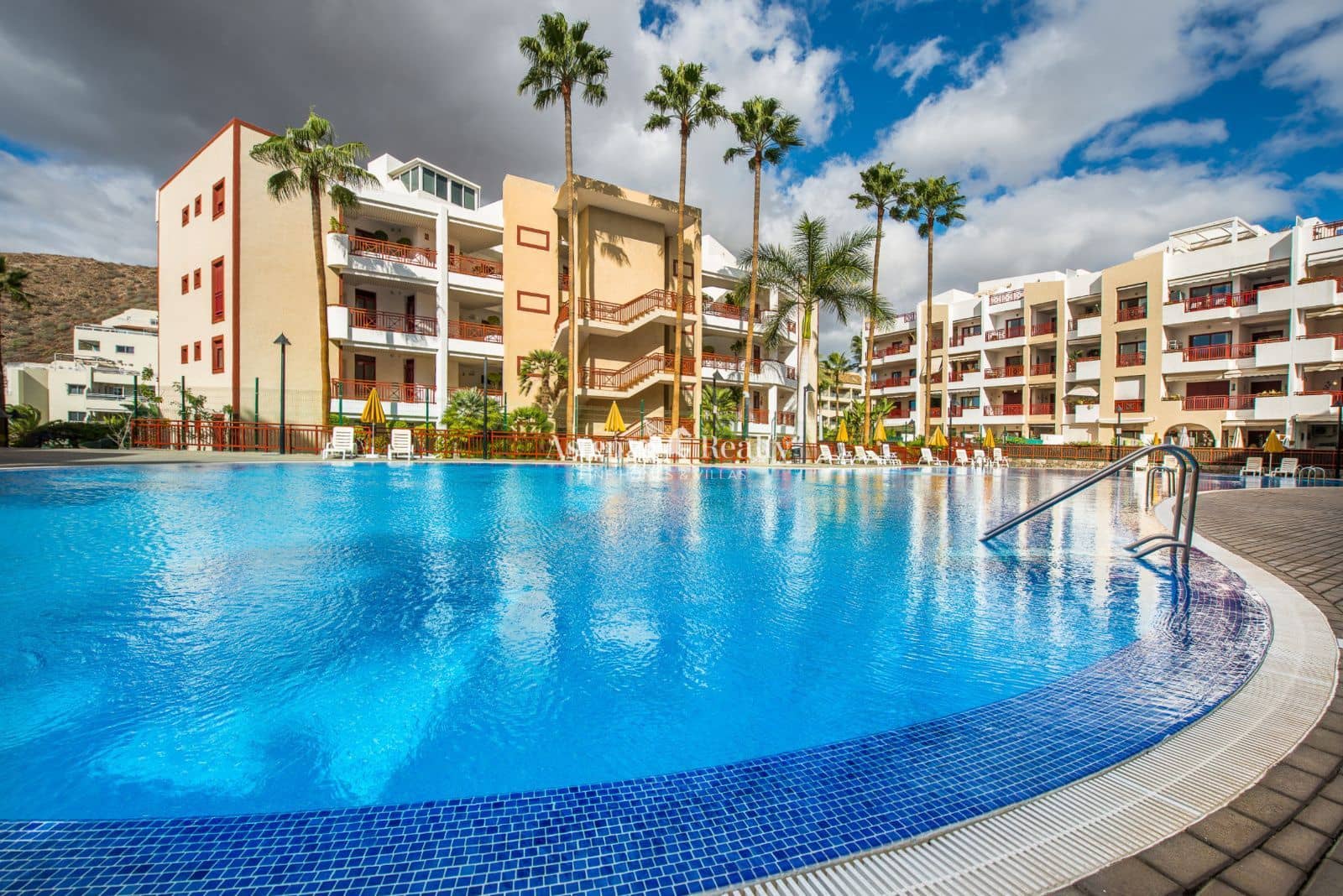 2 slaapkamer Flat te koop in Palm-Mar met zwembad garage - € 359.000 (Ref: 9436314)