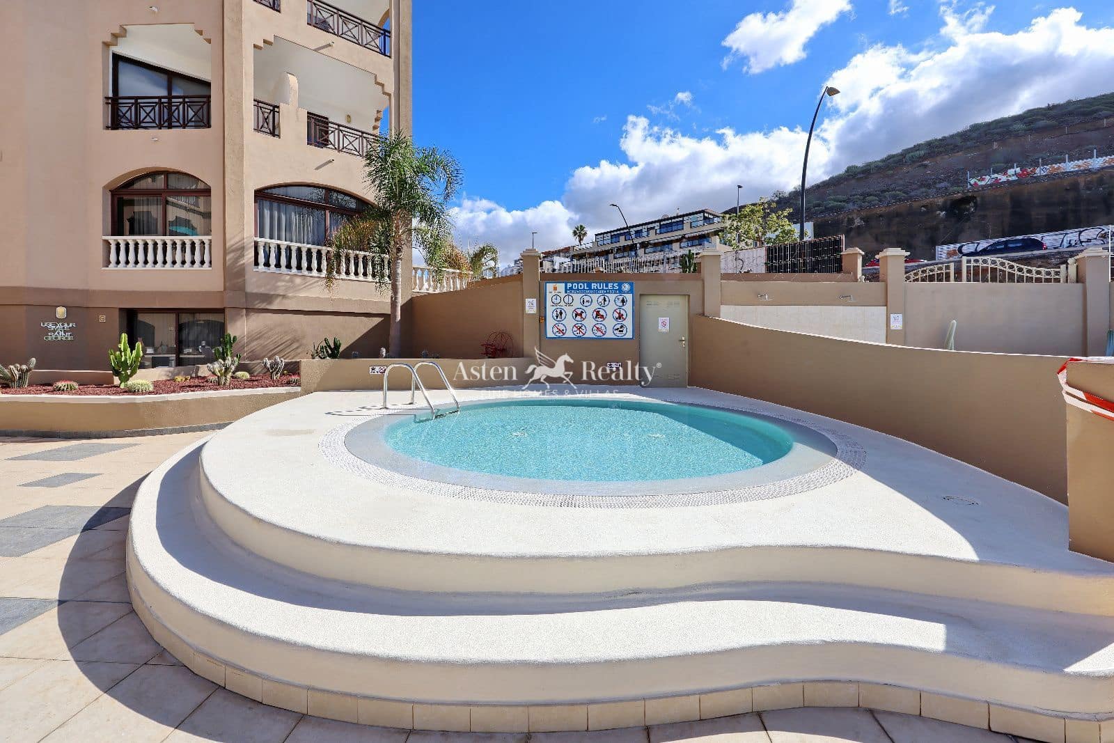 1 soverom Leilighet til salgs i Los Cristianos med svømmebasseng - € 370 000 (Ref: 9445443)