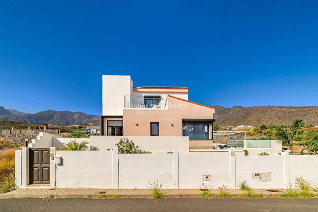 Chalet de 4 habitaciones en Candelaria en venta con piscina garaje - 990.000 € (Ref: 9447203)
