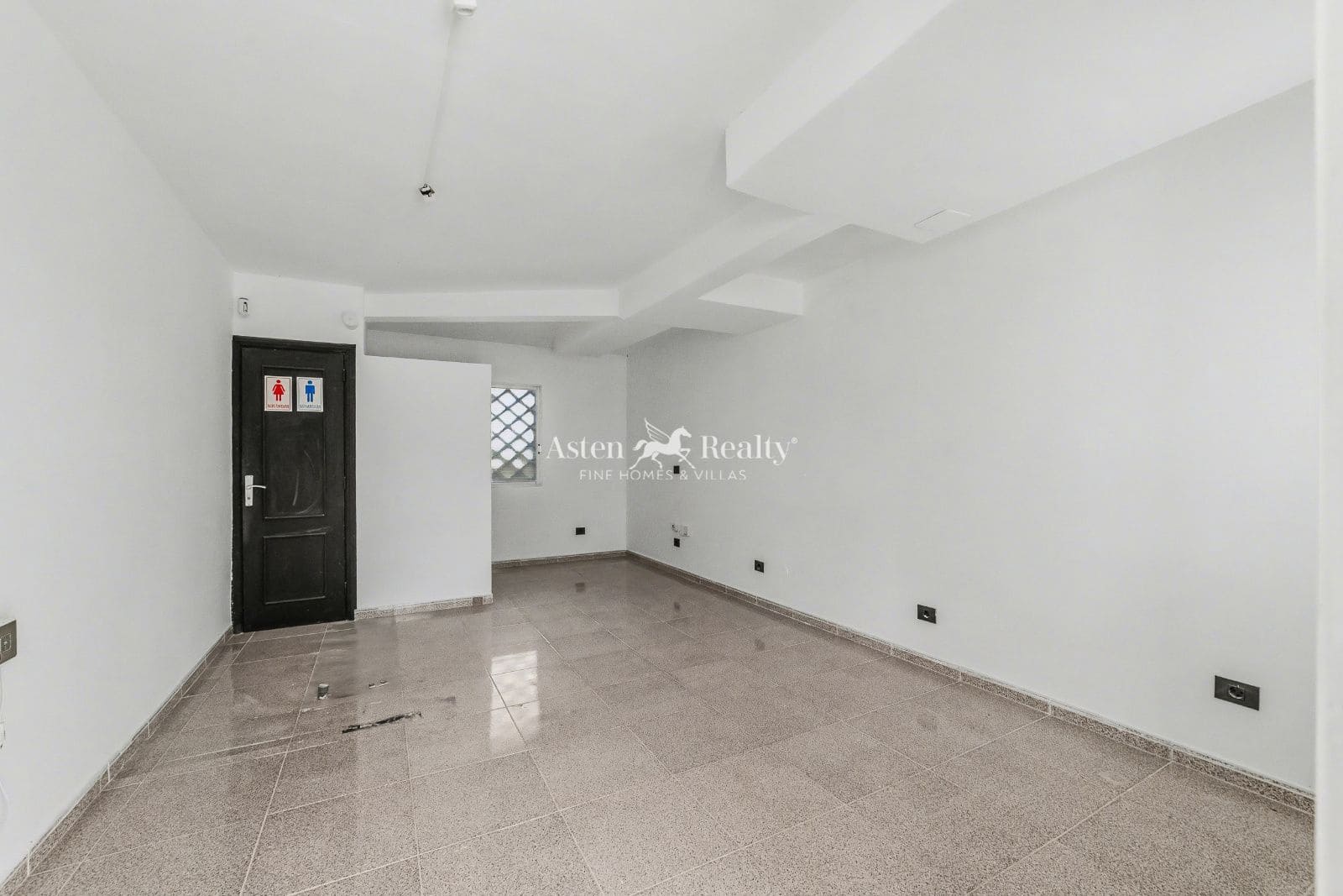 Bedrijf te koop in Los Cristianos - € 280.000 (Ref: 9447297)