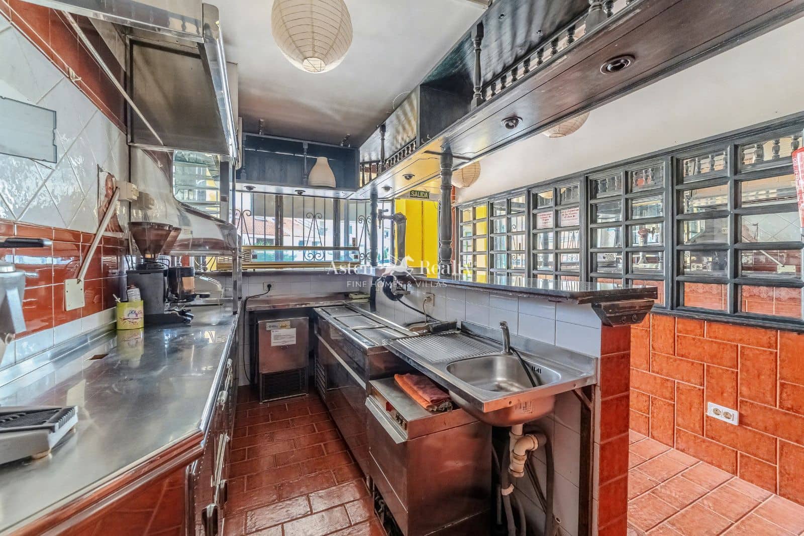 Bedrijf te koop in Los Cristianos - € 280.000 (Ref: 9447297)