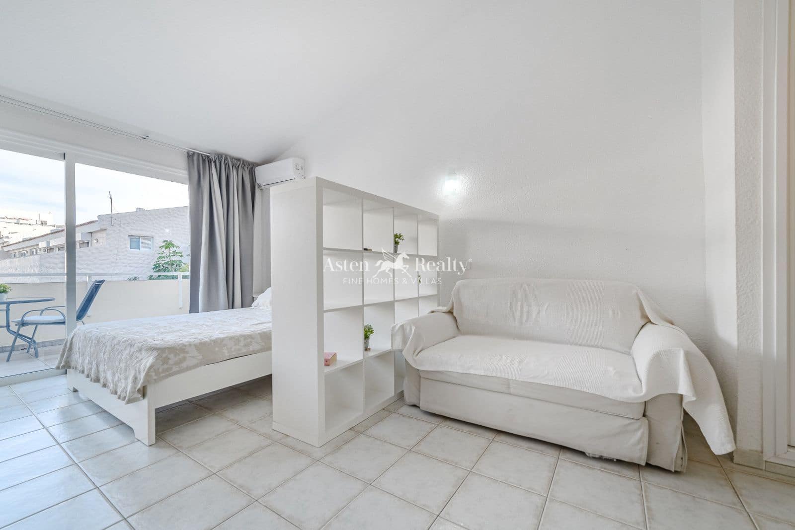 Flat te koop in Playa de las Americas - € 200.000 (Ref: 9450911)