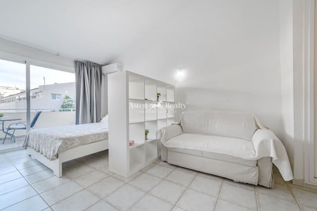 Flat te koop in Playa de las Americas, Arona - € 200.000 (Ref: 9450911)