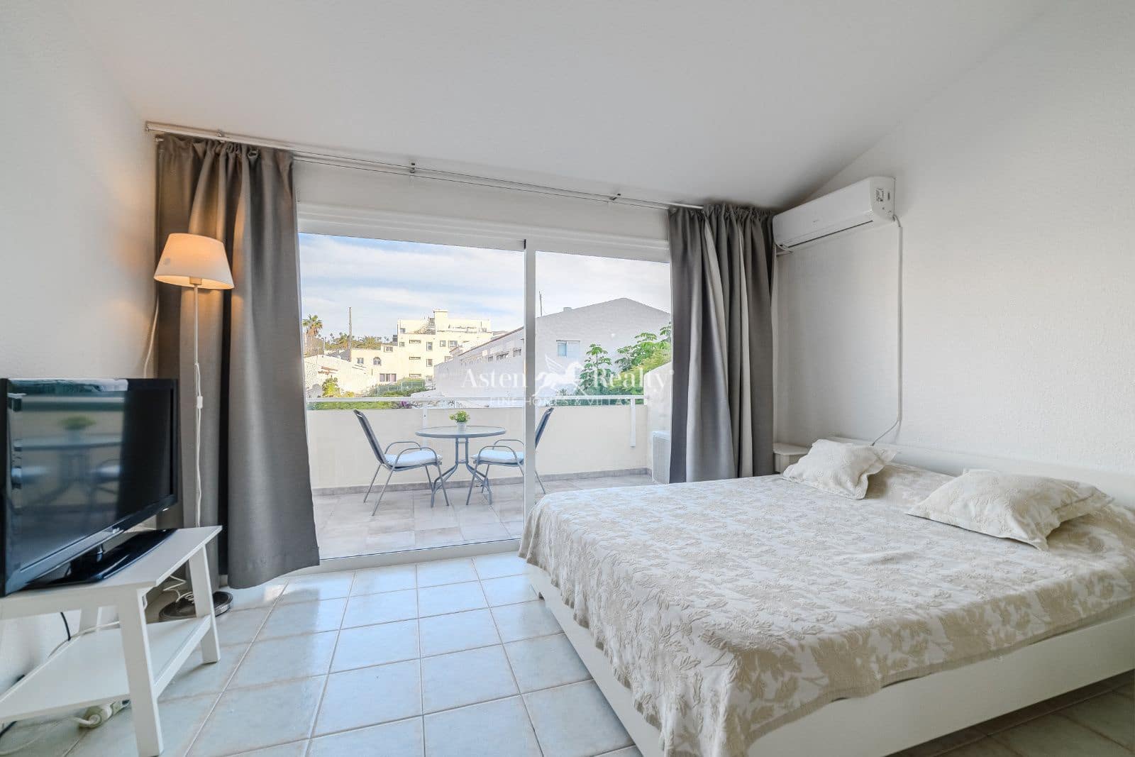 Flat te koop in Playa de las Americas - € 200.000 (Ref: 9450911)